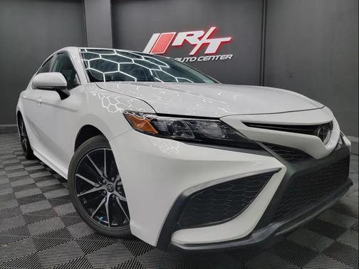 Ice Cap 2023 Toyota Camry SE