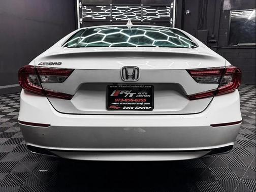 Platinum White Pearl 2019 Honda Accord LX