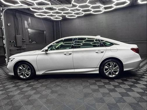Platinum White Pearl 2019 Honda Accord LX
