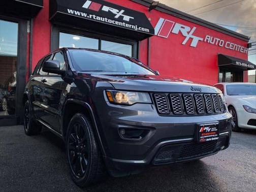 Granite Crystal Metallic Clearcoat 2019 Jeep Grand Cherokee Altitude