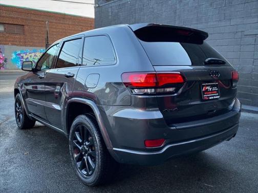 Granite Crystal Metallic Clearcoat 2019 Jeep Grand Cherokee Altitude