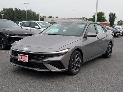 2025 Hyundai ELANTRA Limited