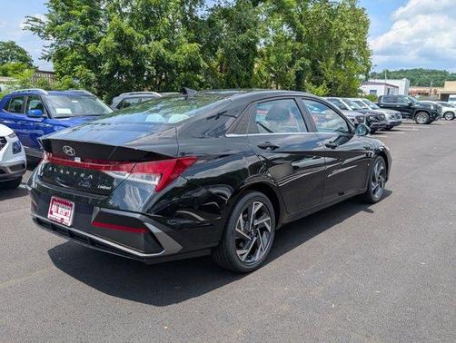 2025 Hyundai ELANTRA Limited