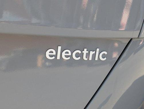 2025 Hyundai KONA EV SEL