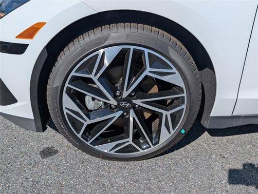 2025 Hyundai IONIQ 6 SEL