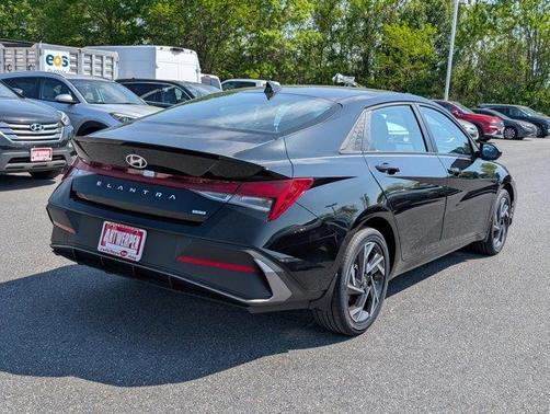 2025 Hyundai ELANTRA HEV SEL Sport