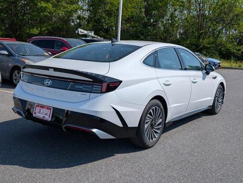 2025 Hyundai SONATA Hybrid SEL