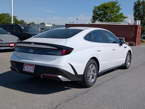 2025 Hyundai SONATA SE