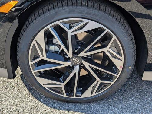 2025 Hyundai IONIQ 6 SEL