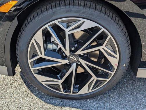 2025 Hyundai IONIQ 6 SEL