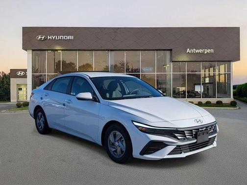 2026 Hyundai ELANTRA SE