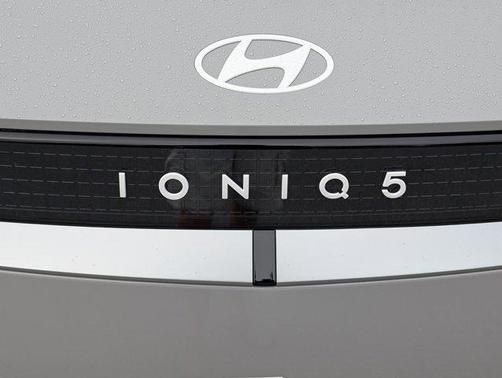2025 Hyundai IONIQ 5 SE Standard Range