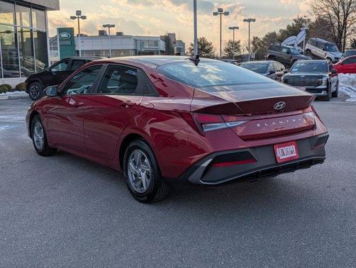 2024 Hyundai ELANTRA SE