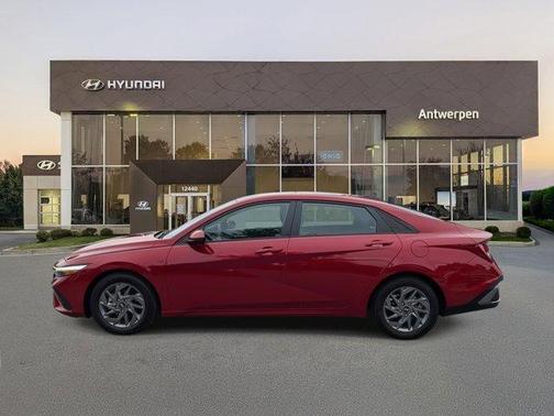 2024 Hyundai ELANTRA SEL