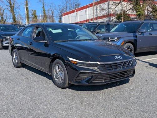 2025 Hyundai ELANTRA SE