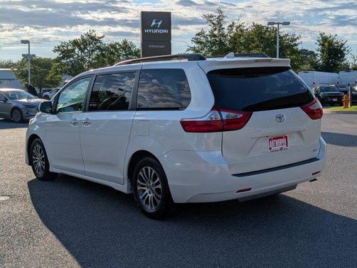 2018 Toyota Sienna XLE