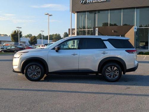 2024 Nissan Pathfinder S