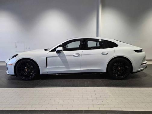 2025 Porsche Panamera 