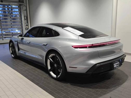 2022 Porsche Taycan 