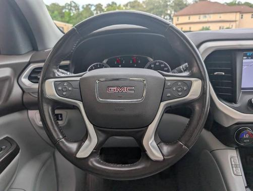 White 2019 GMC Acadia SLT-1