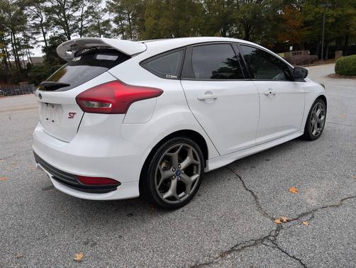 2017 Ford Focus ST 
