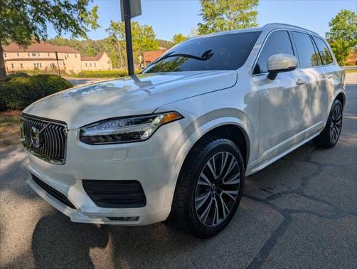 2020 Volvo XC90 T6 Momentum