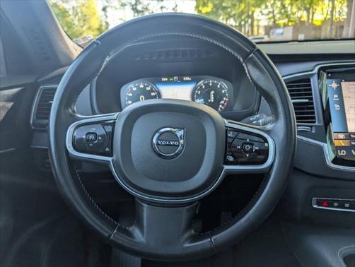 2020 Volvo XC90 T6 Momentum