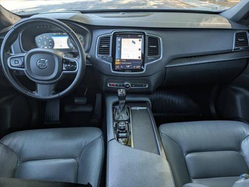 2020 Volvo XC90 T6 Momentum