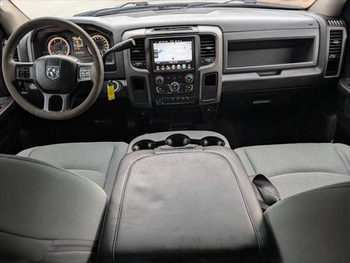 2017 RAM 3500 Tradesman Crew Cab 4x4 8' Box