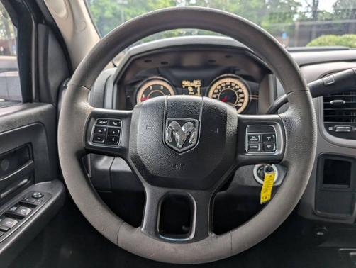 2017 RAM 3500 Tradesman Crew Cab 4x4 8' Box