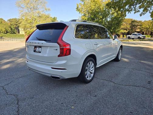 2018 Volvo XC90 T6 Momentum