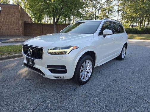 2018 Volvo XC90 T6 Momentum