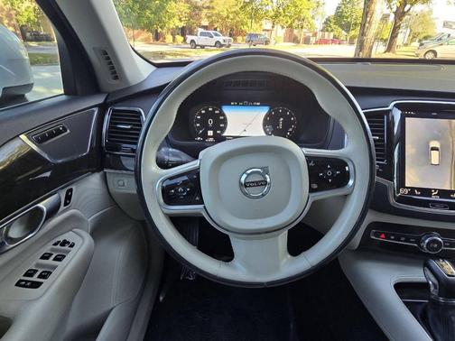 2018 Volvo XC90 T6 Momentum