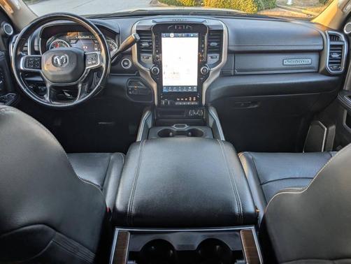 2022 RAM 3500 Laramie Crew Cab 4x4 8' Box