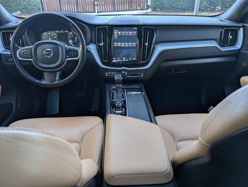 2020 Volvo XC60 T5 Momentum