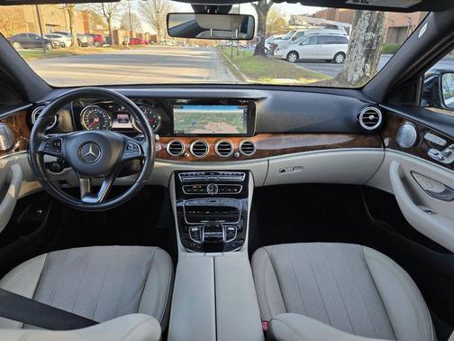 2017 Mercedes-Benz E-Class E 300 4dr Sedan