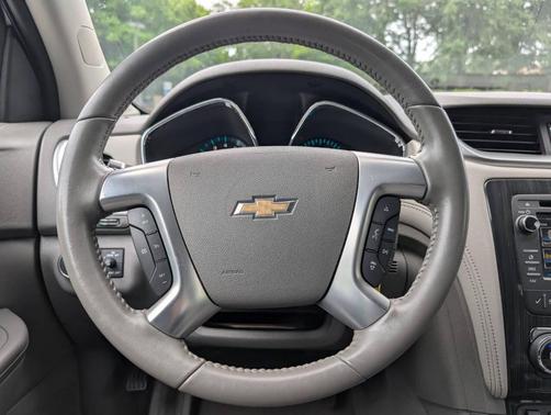 White 2016 Chevrolet Traverse 2LT