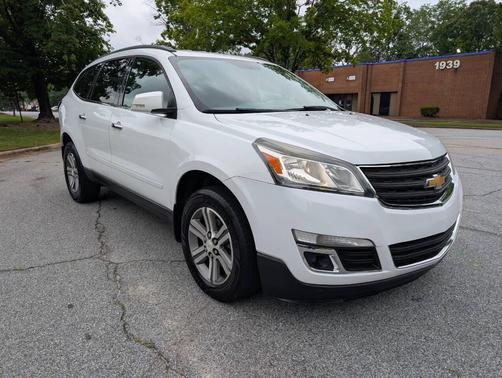 White 2016 Chevrolet Traverse 2LT