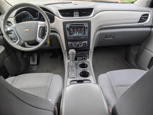 White 2016 Chevrolet Traverse 2LT