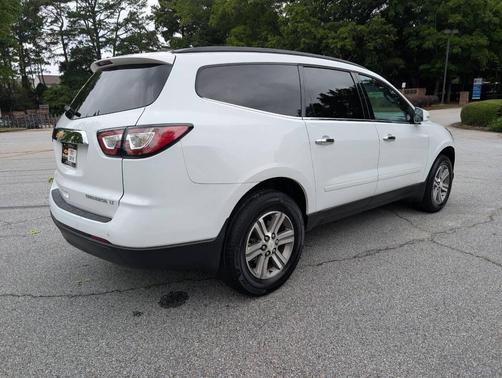 White 2016 Chevrolet Traverse 2LT