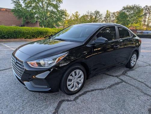 Absolute Black 2022 Hyundai Accent SE