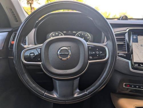 Magic Blue Metallic 2016 Volvo XC90 T6 Momentum