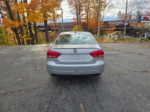 2014 Volkswagen Passat 1.8T Auto SEL Premium