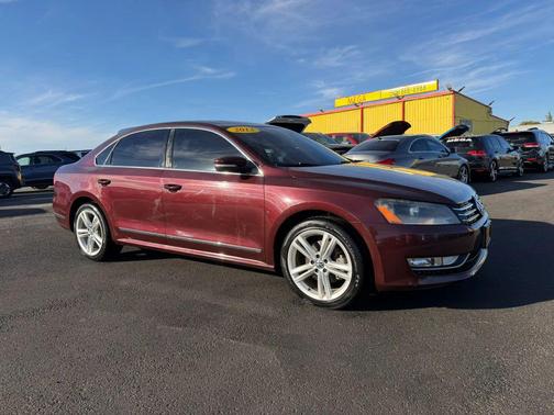 2013 Volkswagen Passat 2.0 TDI SE w/ Sunroof