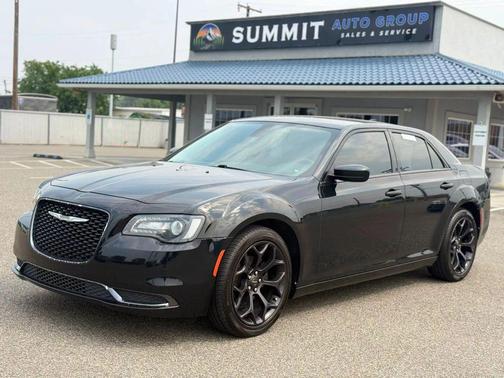 Gloss Black 2019 Chrysler 300 Touring Sedan