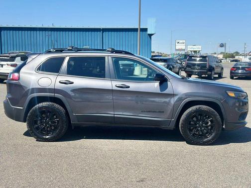 Granite Crystal Metallic Clearcoat 2023 Jeep Cherokee Altitude