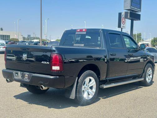 Brilliant Black Crystal Pearl 2016 RAM 1500 Sport