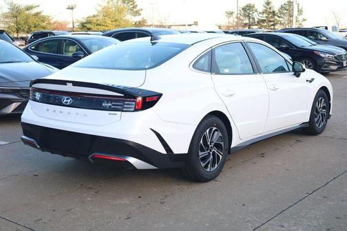 2026 Hyundai SONATA Hybrid Base