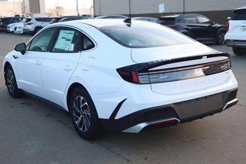 2026 Hyundai SONATA Hybrid Base