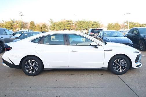 2026 Hyundai SONATA Hybrid Base